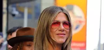 Jennifer Aniston The Ellen DeGeneres Show'un son konuğu olacak