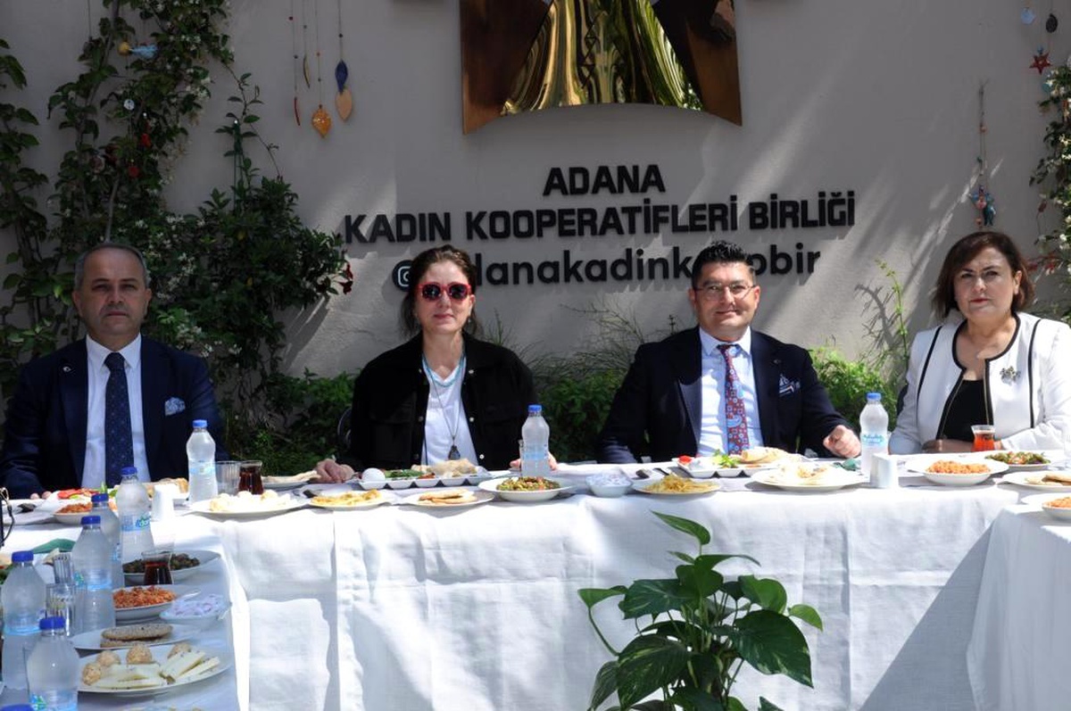 Adana\'da kadın kooperatifleri üyelerinin el emeği ürünler turizmcilere tanıtıldı