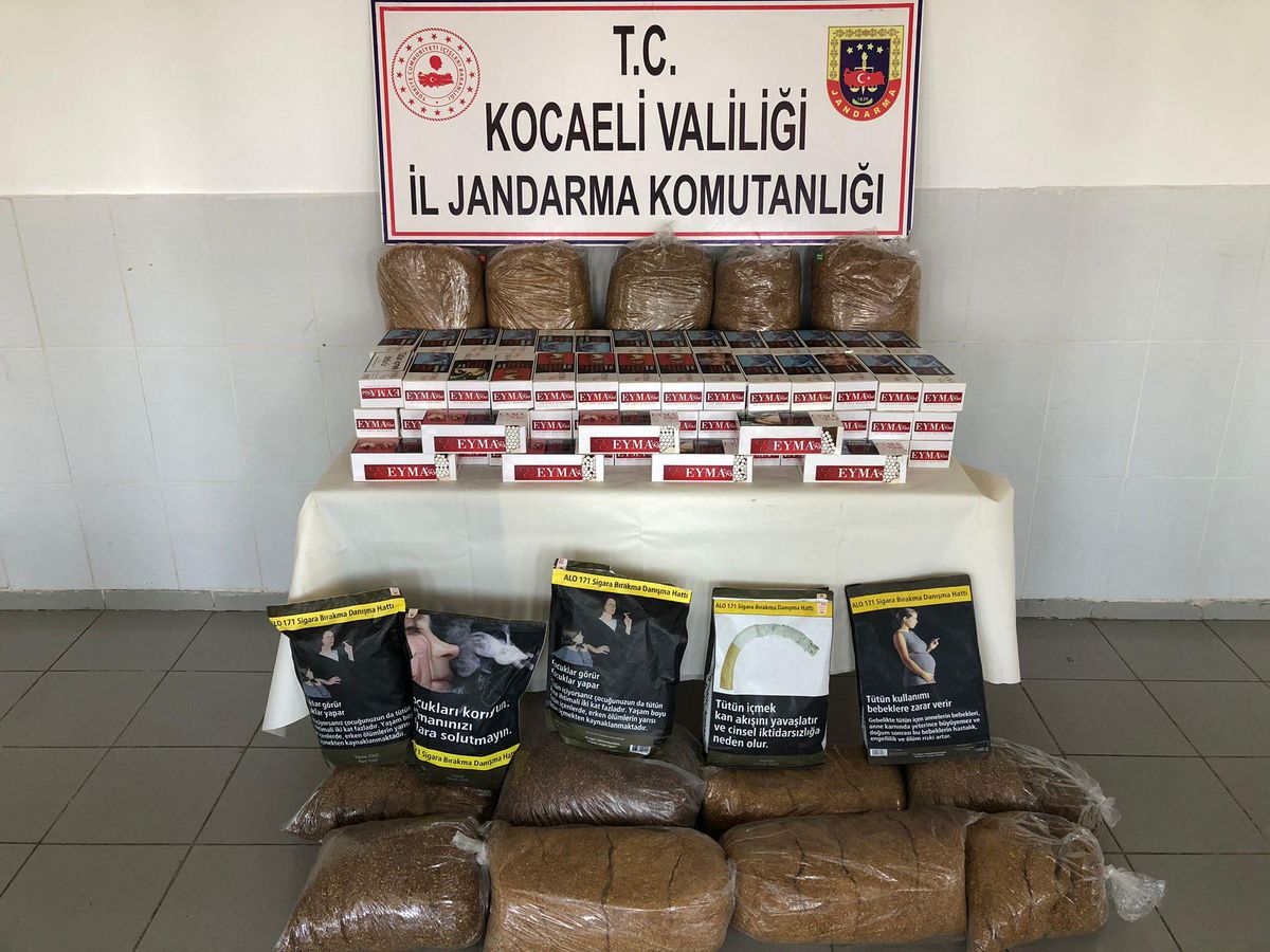 Kocaeli\'de 82 kilogram kaçak tütün ve 25 bin 600 makaron yakalandı