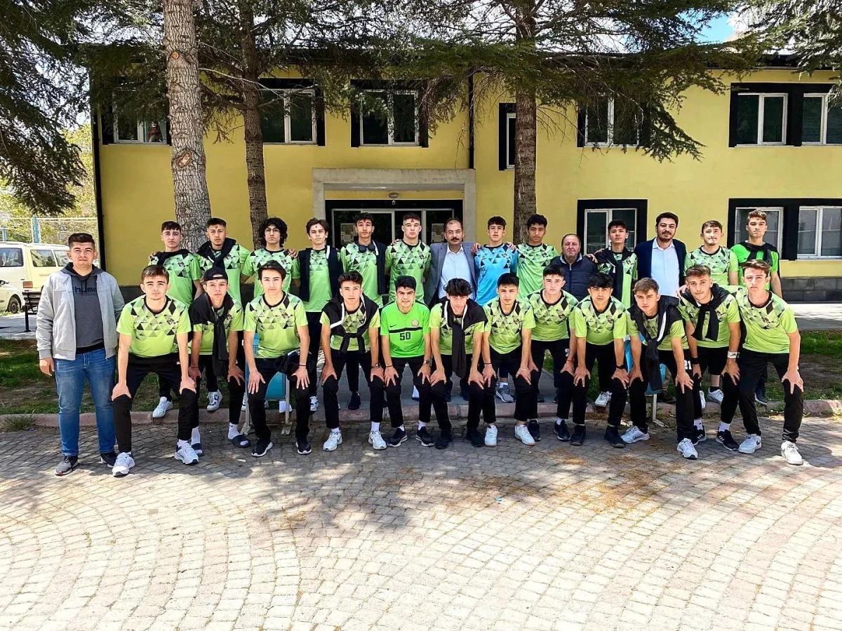 Kocasinan Şimşekspor, U18 Türkiye Şampiyonası içinNevşehir\'e gitti