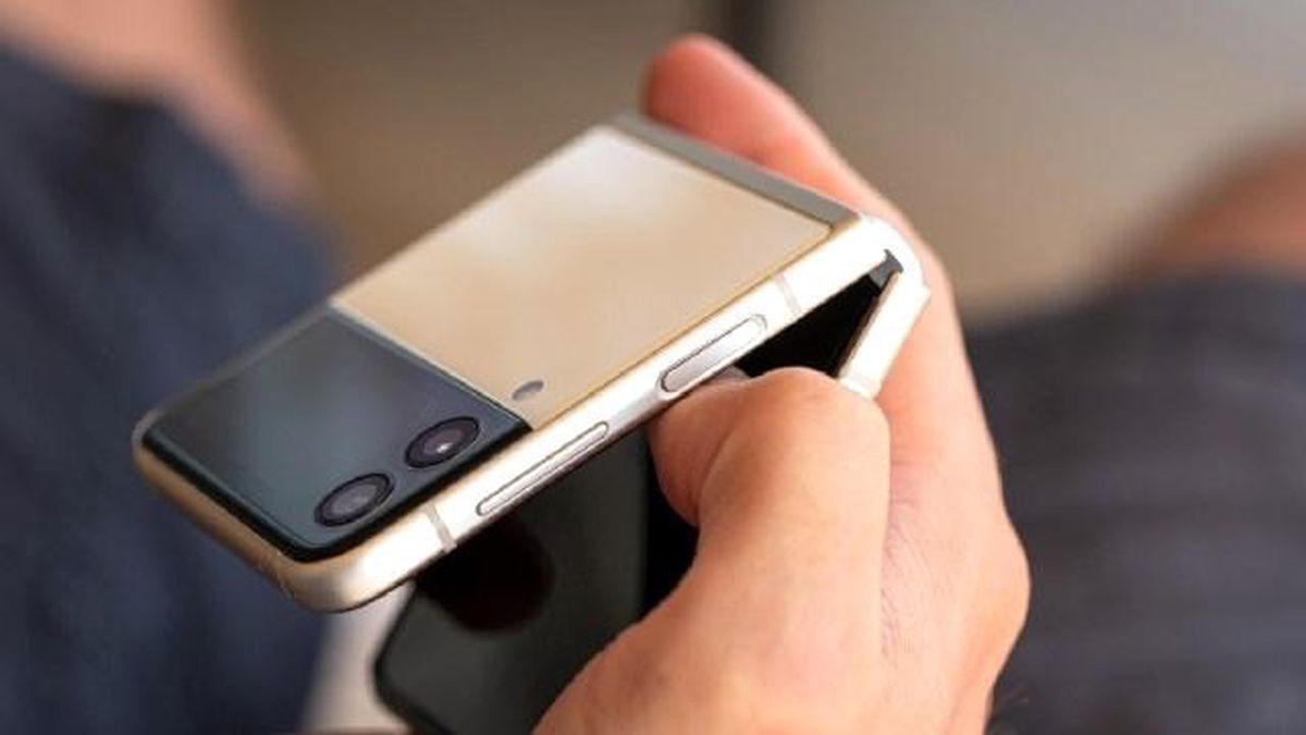 Samsung Galaxy Z Flip4\'ün tasarımı sızdırıldı!