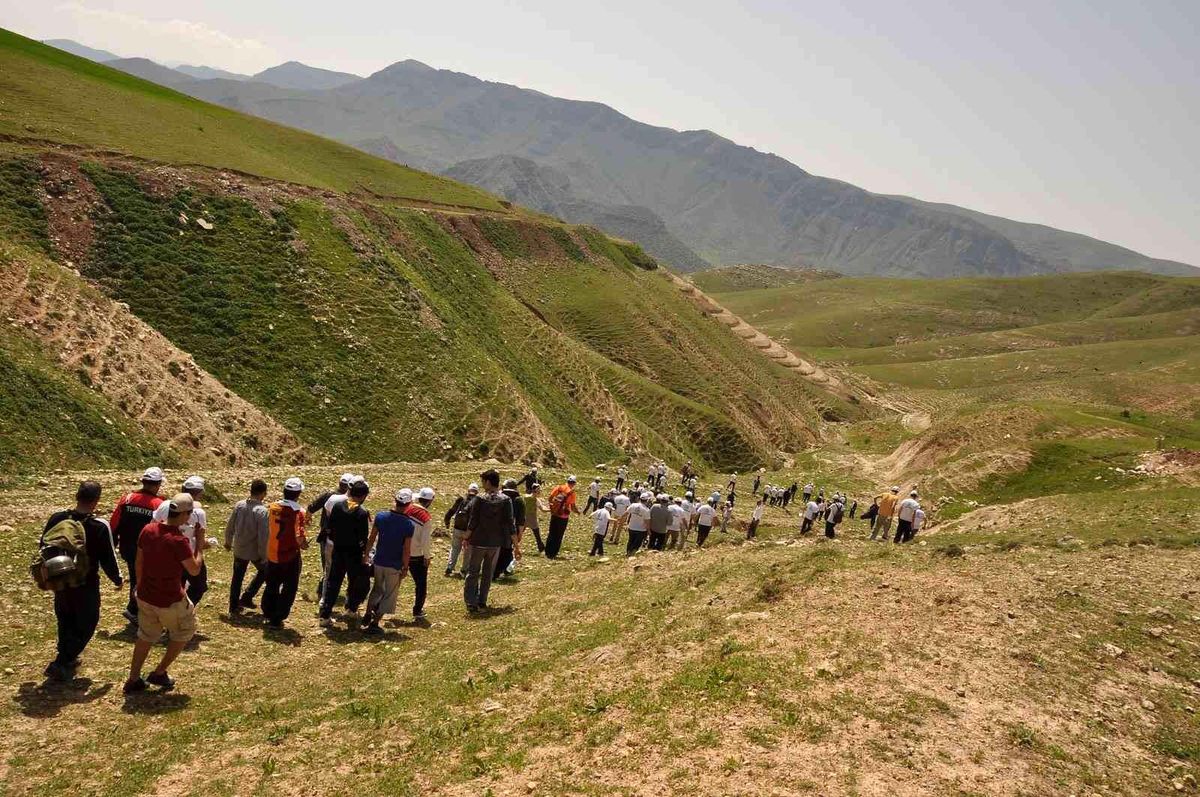 Siirt'te 3 bin 500 yıllık tarihi akabe yolunda doğa yürüyüşü