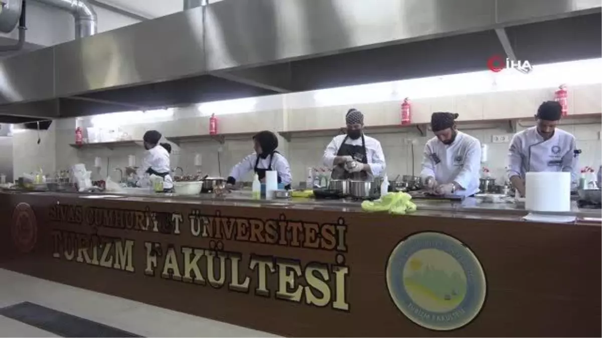 Sivas Cumhuriyet Üniversitesi\'nde 25 üniversitenin katılımıyla yöresel lezzetler yarışması düzenlendi