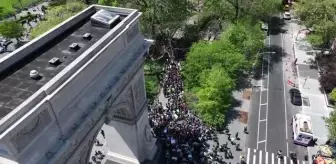 Yüzlerce öğrenci kürtaj yasasını protesto etti