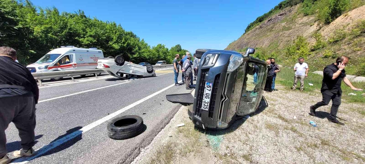 3 aracın çarpıştığı kazada otomobil takla attı