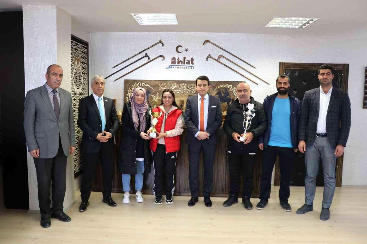 Ahlat, masa tenisinde il birincisi oldu