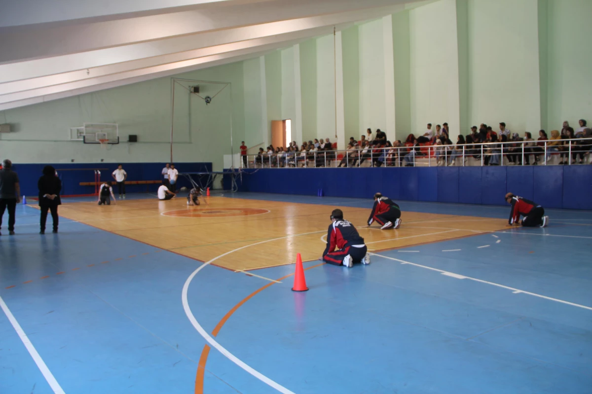 Amasya\'da üniversite öğrencileri görme engellilerle goalball oynadı