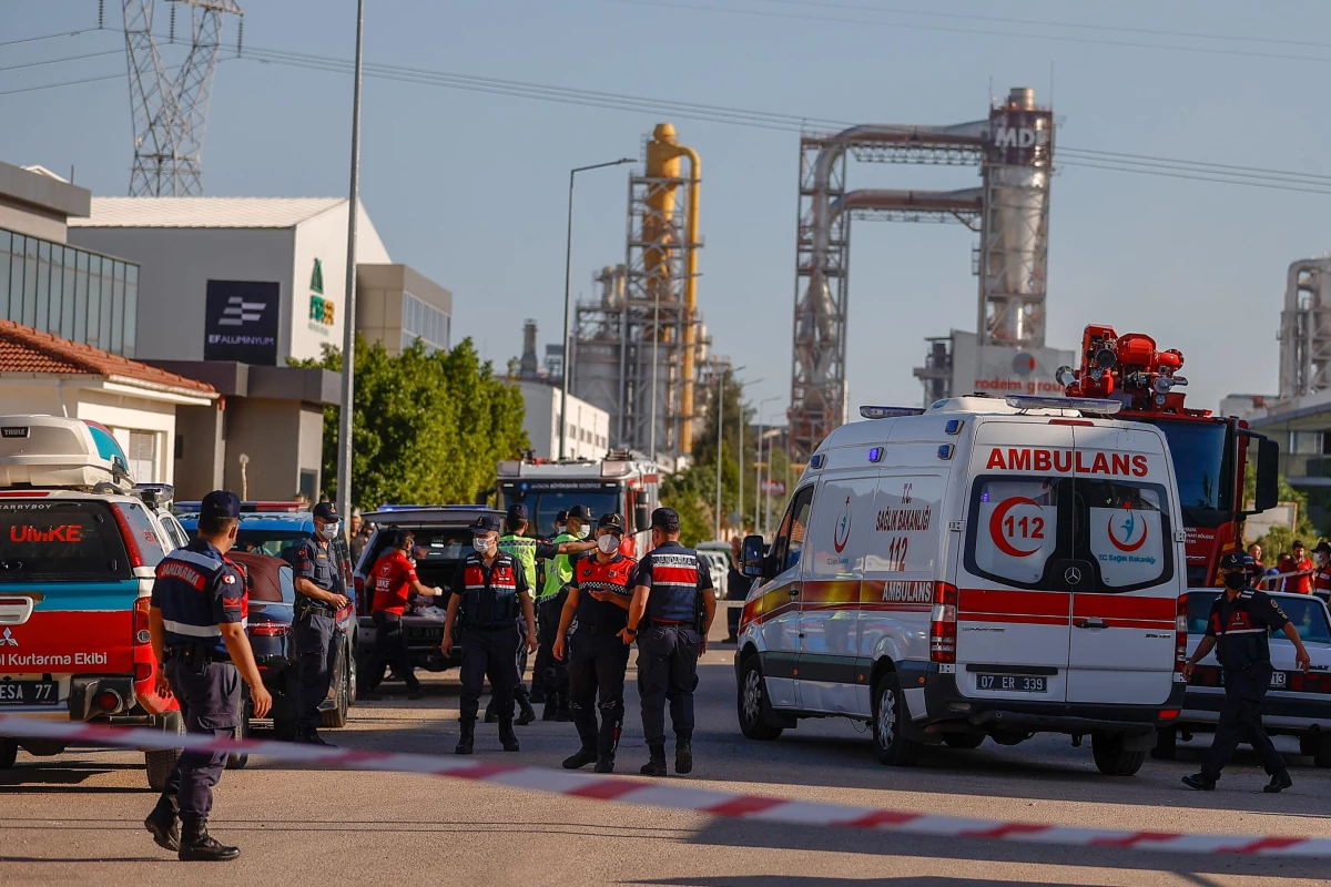 Gübre fabrikasında gaz sızıntısından etkilenenler hastaneye kaldırıldı (2)