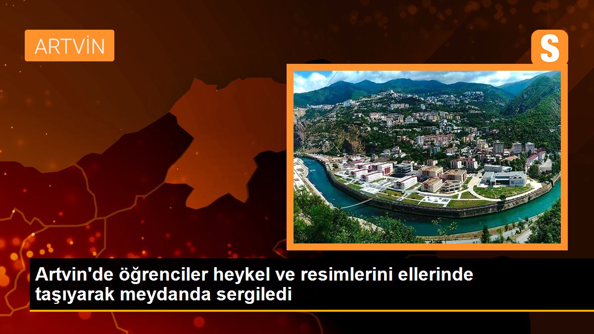Artvin\'de öğrenciler heykel ve resimlerini ellerinde taşıyarak meydanda sergiledi