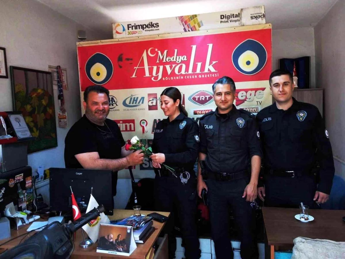 Ayvalık Polisi\'nden engelli gazeteciye jest