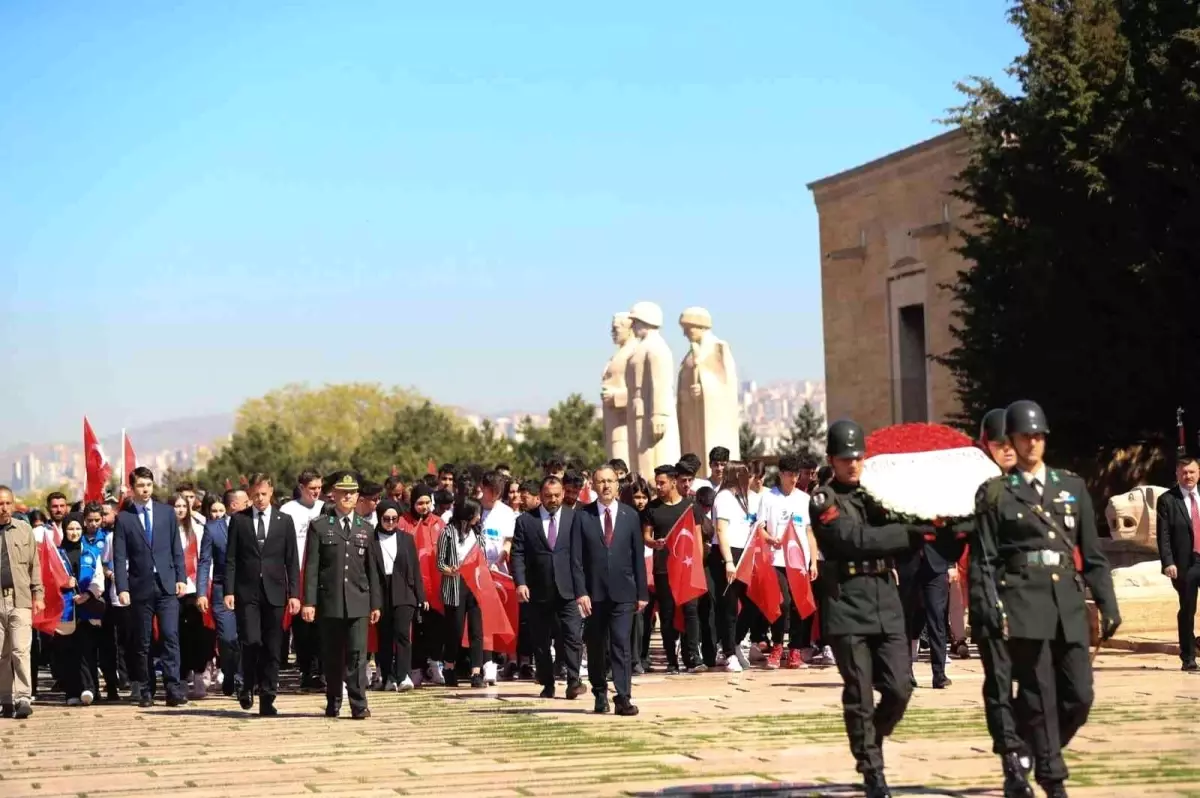 Gençlik ve Spor Bakanı Kasapoğlu, Anıtkabir'i ziyaret etti