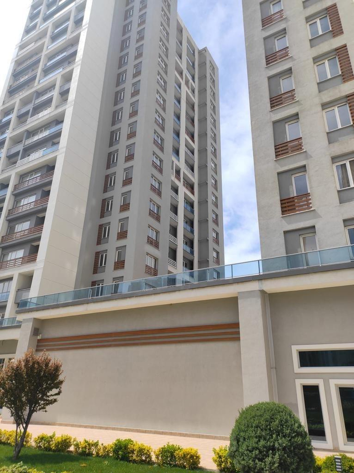 Beylikdüzü\'nde yabancı uyruklu kadın, doğurduğu bebeği balkondan aşağıya attı