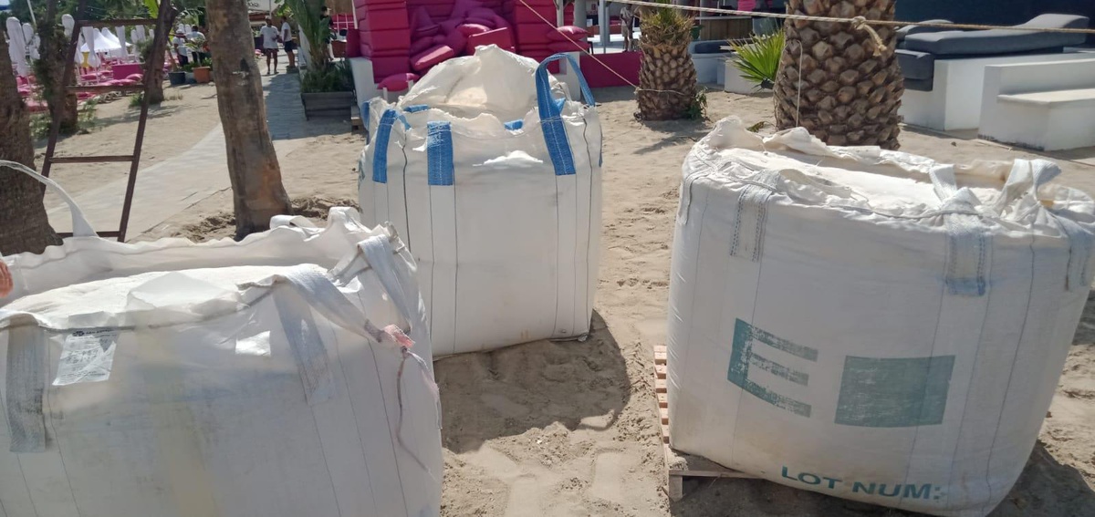 Bodrum\'da sahile beyaz kum serilmesine belediye müdahalesi
