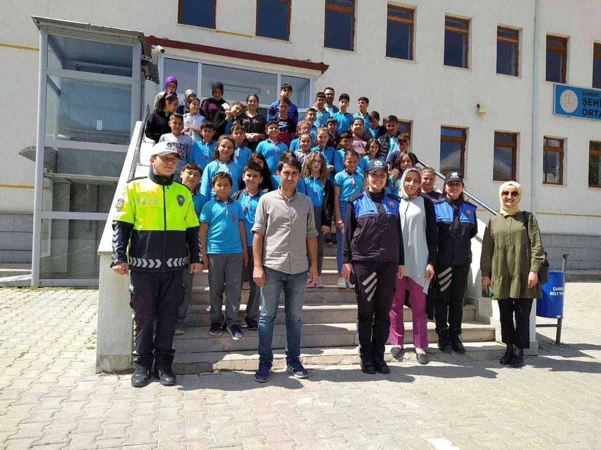 Çankırı\'da çocuklara trafik kuralları anlatıldı