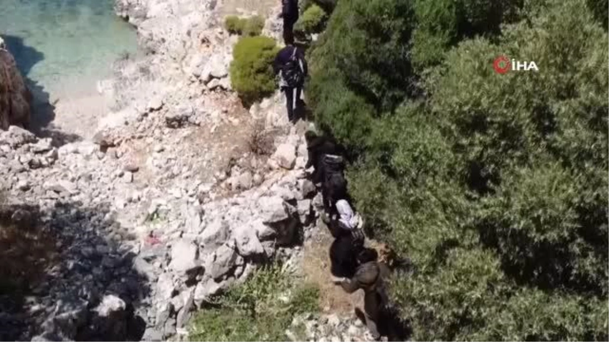 Dron ile tespit edilen 118 göçmen, jandarma ekiplerince kurtarıldı