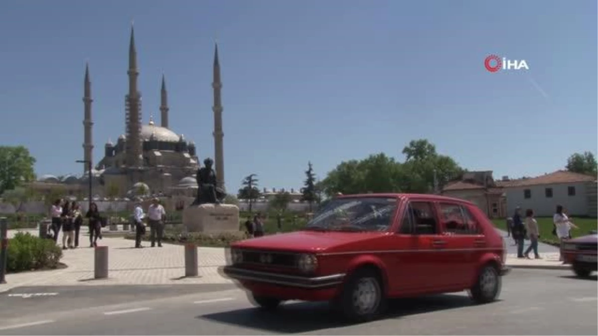 Edirne\'de "1. Klasik Otomobil Balkan Turu" Bulgaristan\'a doğru yolla çıktı