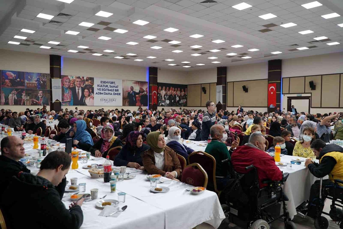 Esenyurt\'ta Engelli Gençler İçin Temsili Asker Eğlencesi