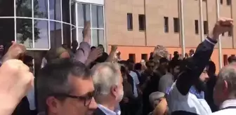 Festival Yasağını Destekleyen Bir Grup Eskişehir Büyükşehir Belediyesi Önünde Açıklama Yaptı: 'Gençliğin Alkol Kampanyasına Çekilmesine Karşıyız'