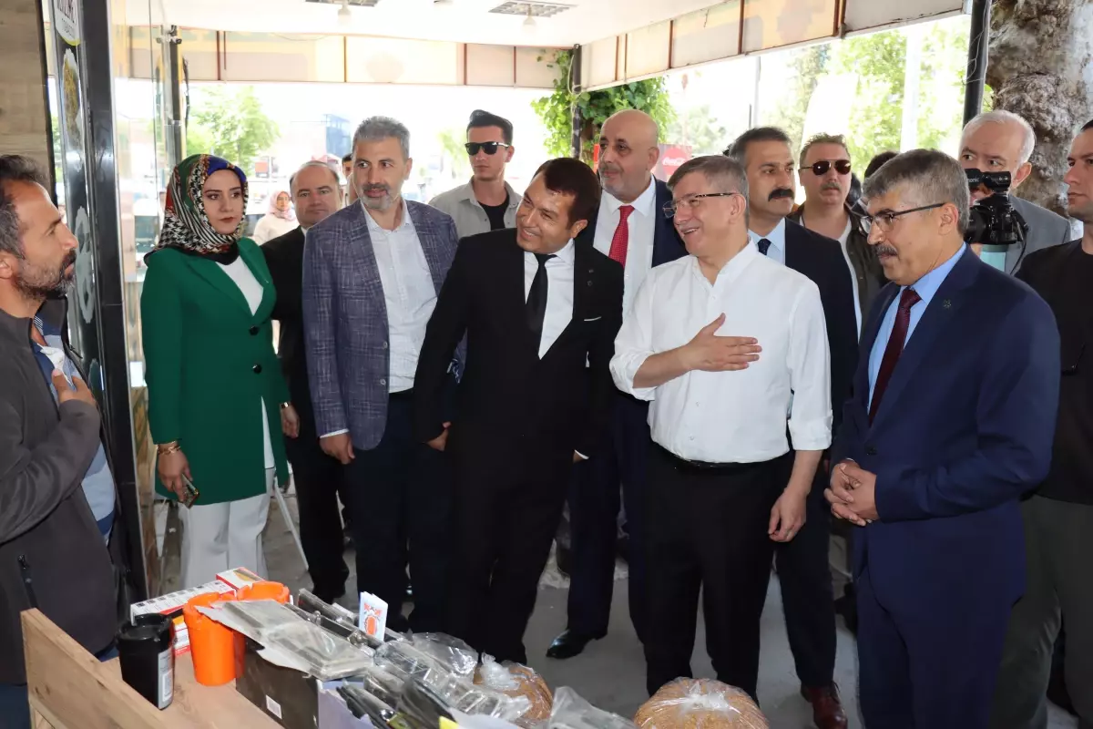 Gelecek Partisi Genel Başkanı Davutoğlu, Adıyaman\'da temaslarda bulundu