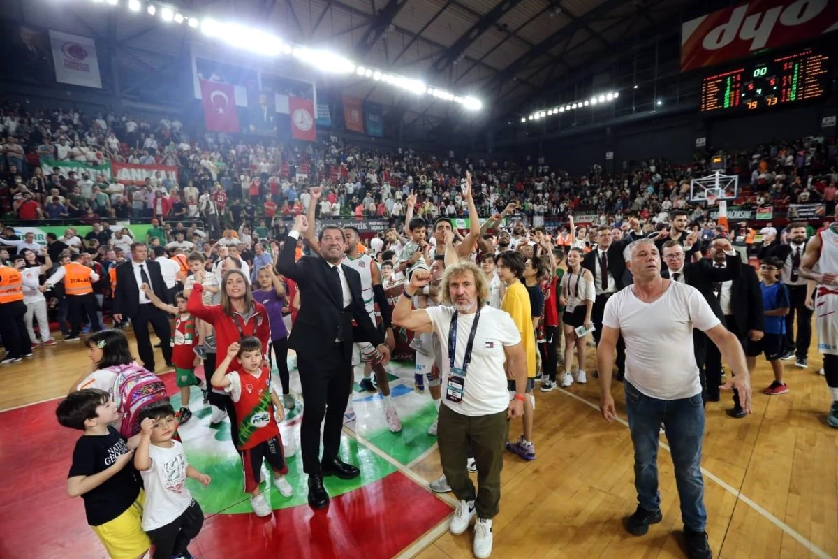 ING Basketbol Süper Ligi Play-Off: Pınar Karşıyaka: 79 Anadolu Efes: 73