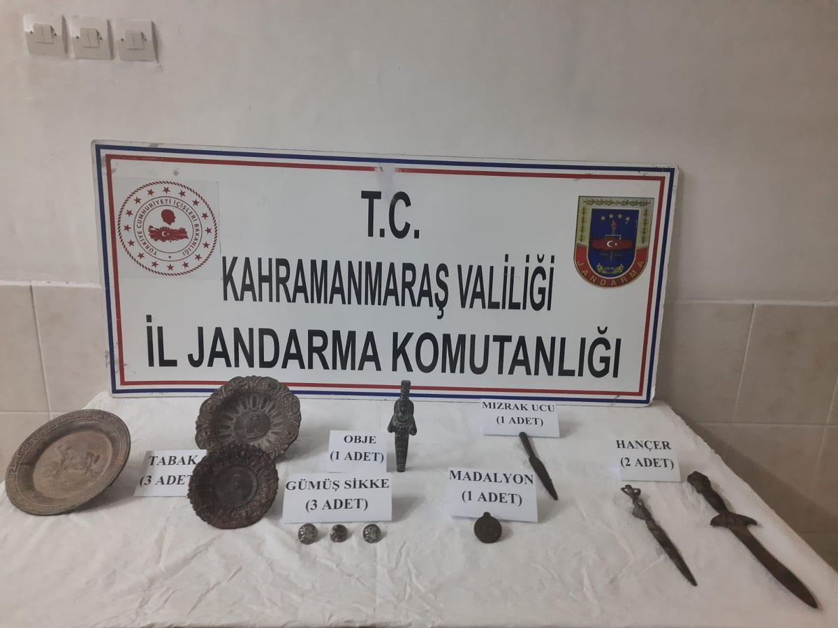 Kahramanmaraş\'ta tarihi eser olduğu değerlendirilen 11 obje ele geçirildi