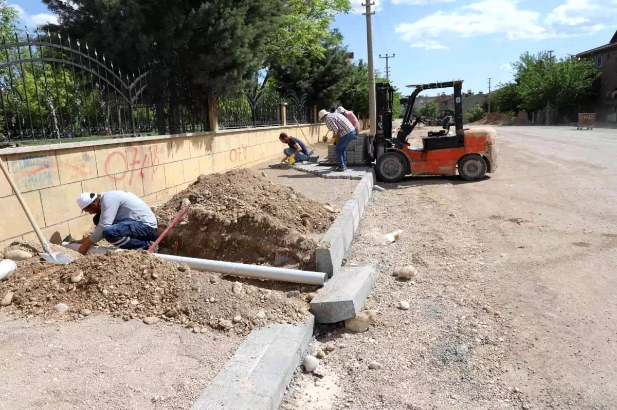 Kahta\'nın işlek caddelerinde kaldırım çalışmaları başladı