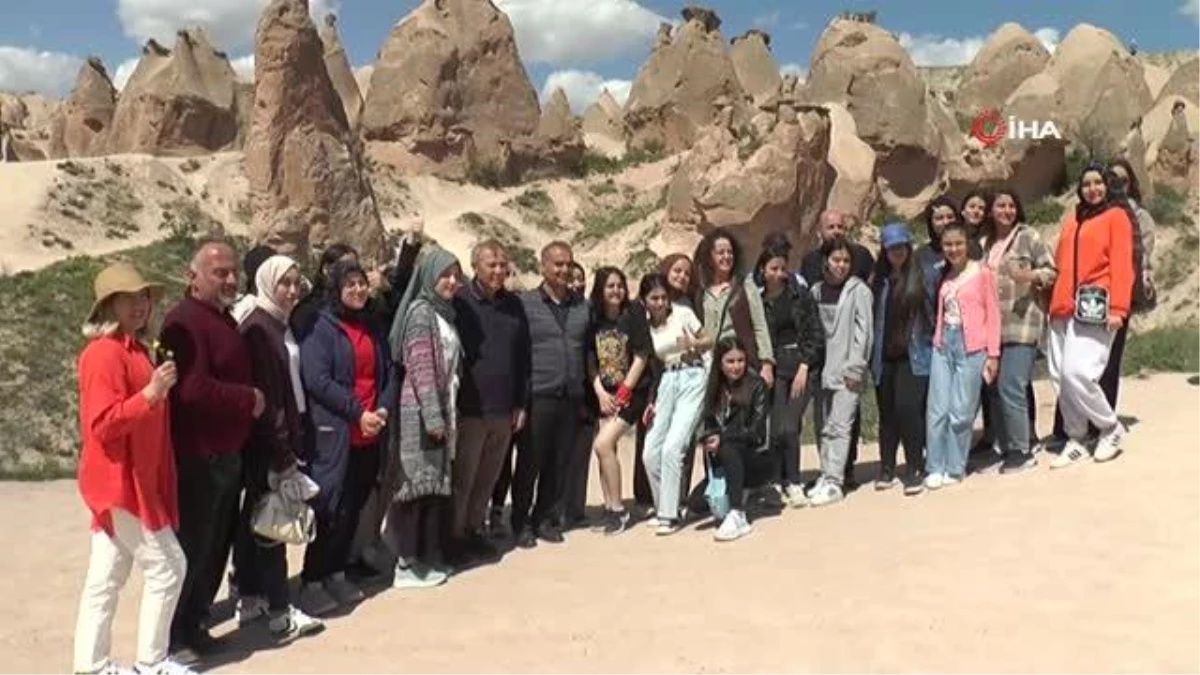 Kapadokya\'yı gezen öğrenciler: "Peribacalarına dokunmak çok güzeldi"Karadenizli öğrenciler Kapadokya\'yı gezdi