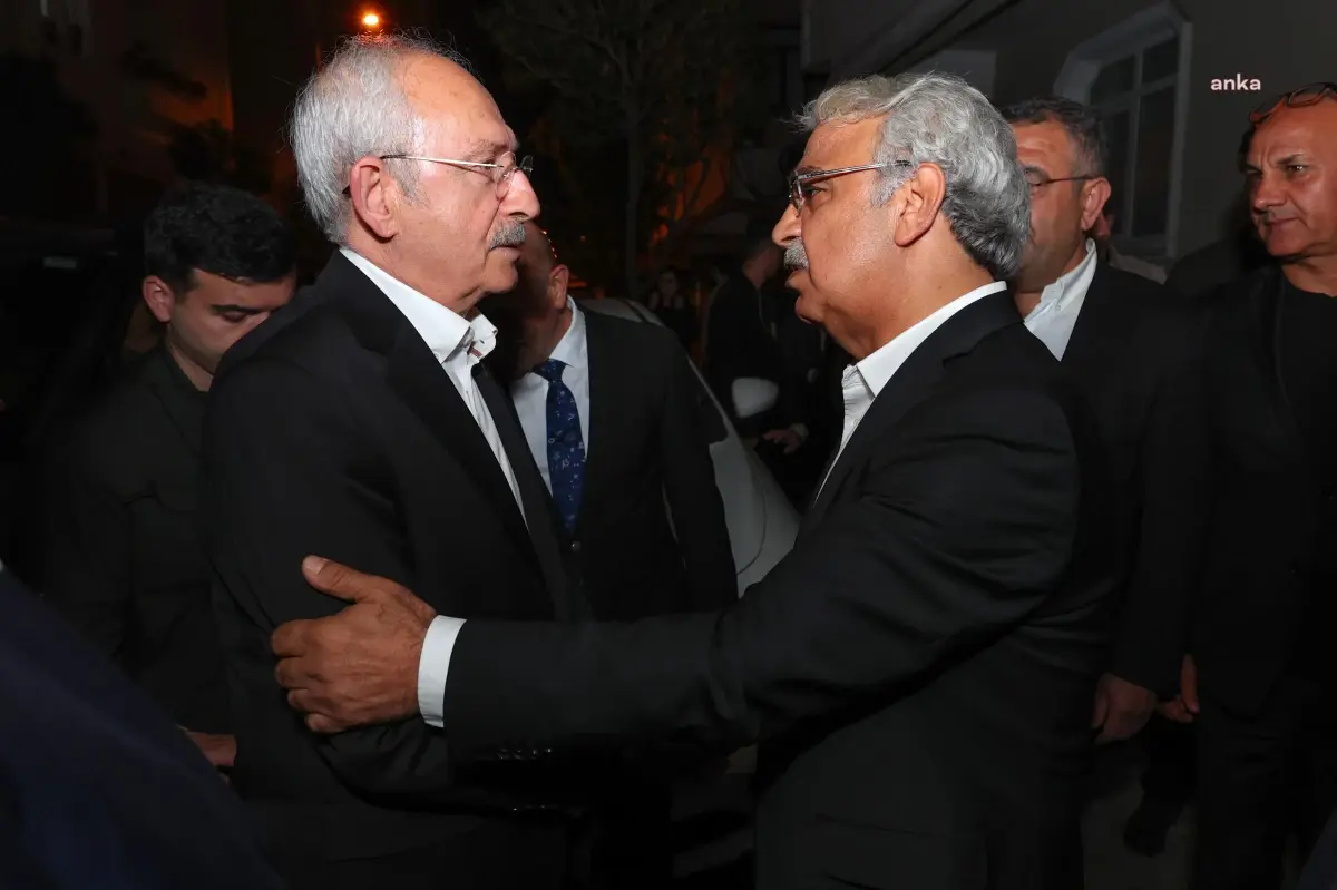 Kılıçdaroğlu'ndan, Hdp Eş Genel Başkanı Sancar'a Taziye Ziyareti
