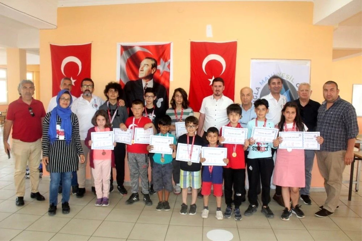 Köyceğiz\'de Mavi Yeşil Okullar Projesi Satranç Turnuvası tamamlandı