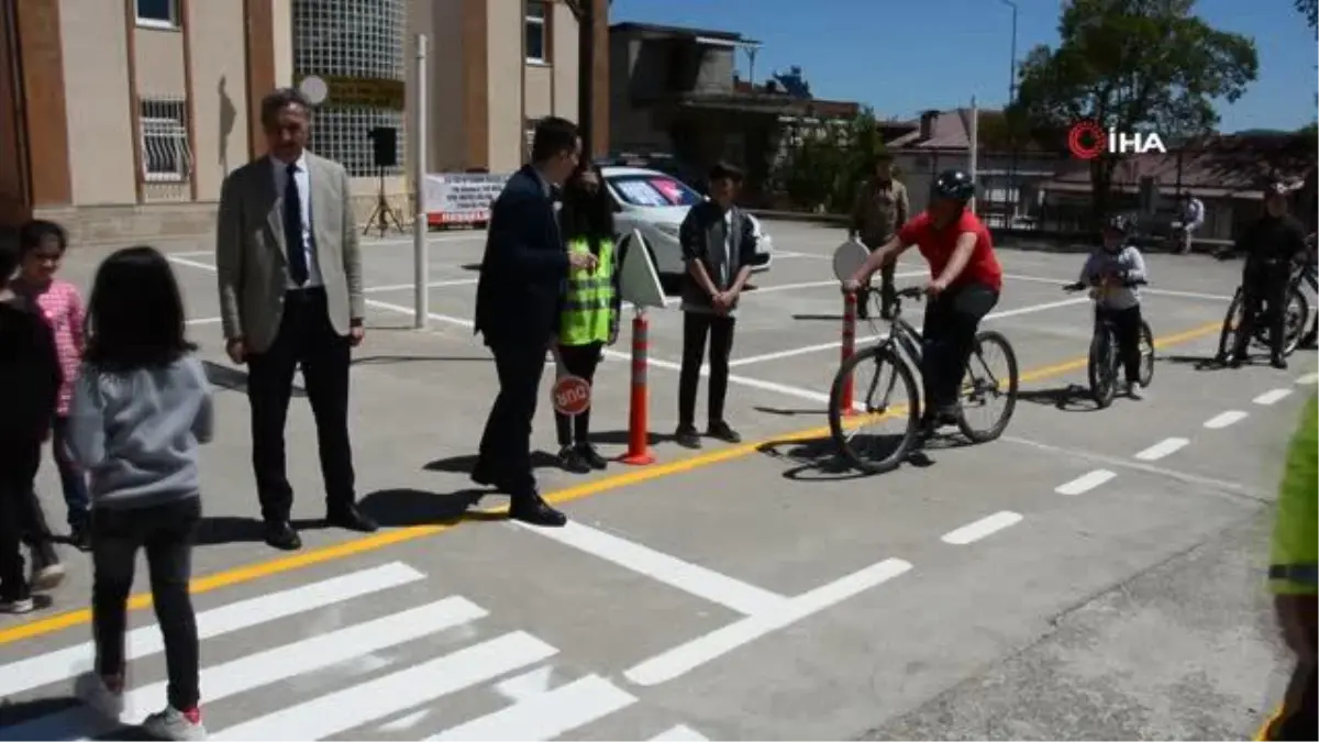 Öğrencilere uygulamalı trafik eğitimi