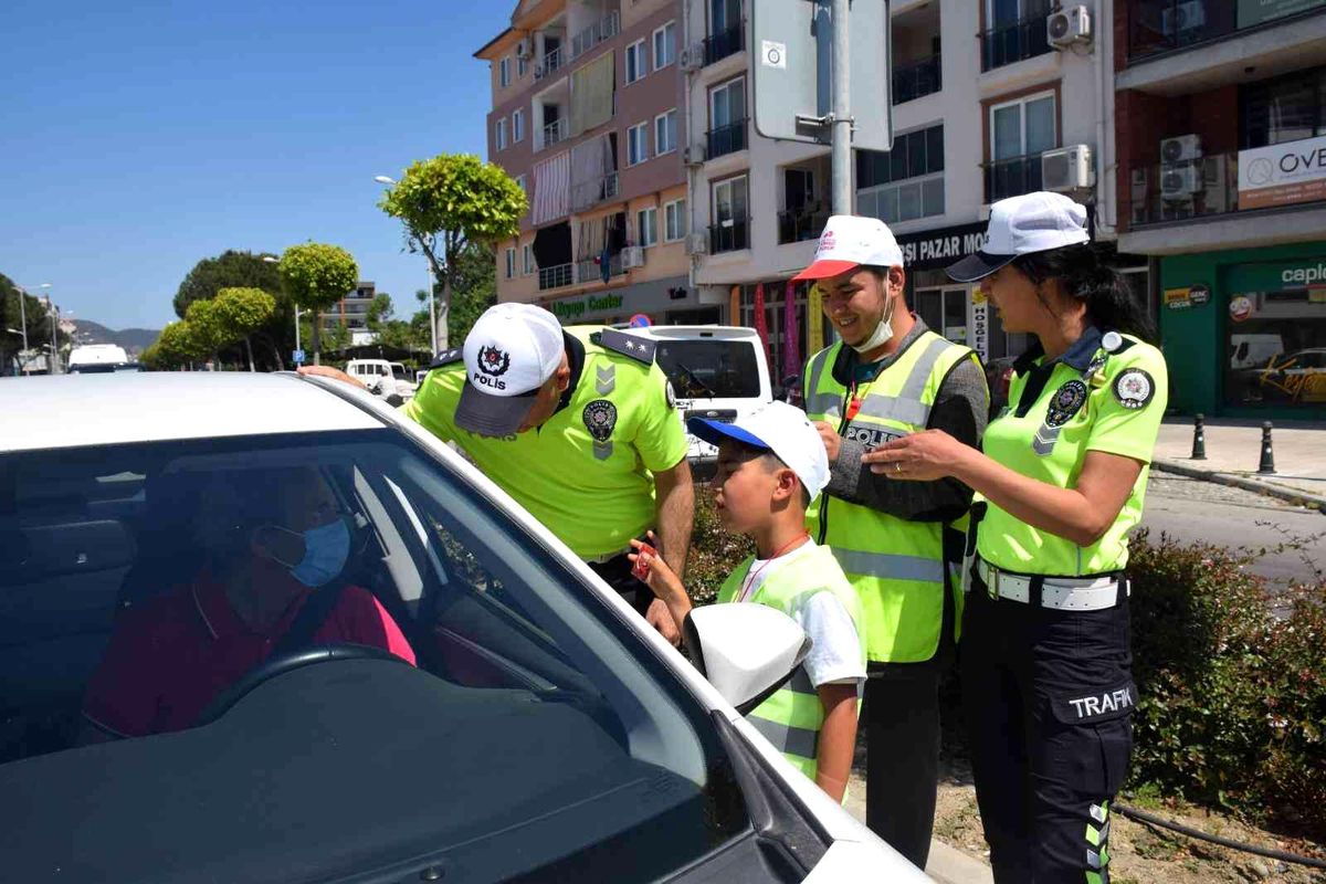 Ortaca\'da trafik polisleri engelli öğrencilerle bir araya geldi