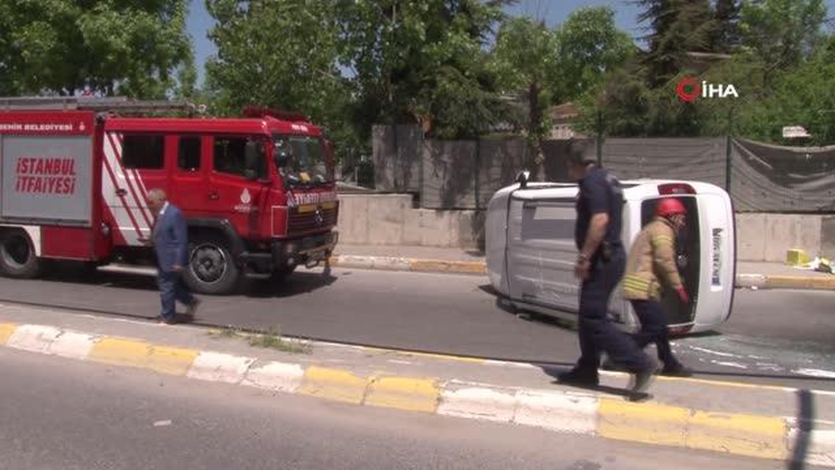 Pendik\'te lüks otomobilin çarptığı ticari araç yan yattı: 1 yaralı