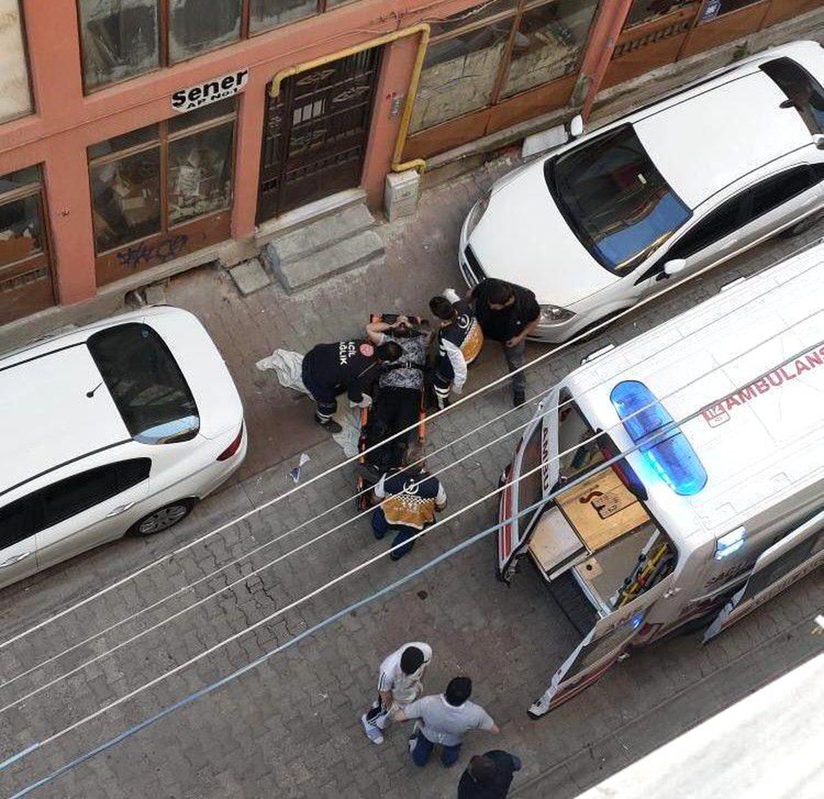 Son dakika! Sokak ortasında silahla vuruldu