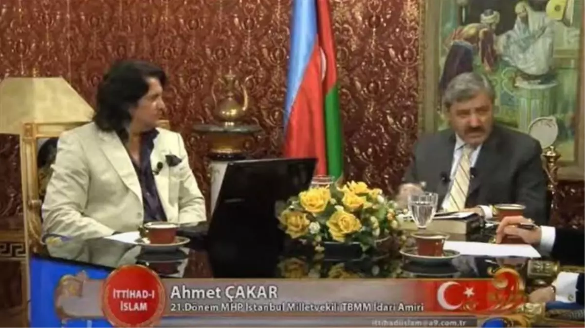 "Sutyen takmıyor" sözleri büyük tepki çekmişti! Ahmet Çakar, tecavüz ve fuhuştan yargılanan Adnan Oktar\'ın kanalından çıktı!