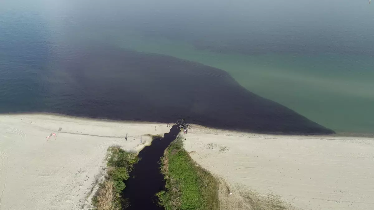 Tekirdağ\'da Kınıklı Deresi\'nin rengi değişti