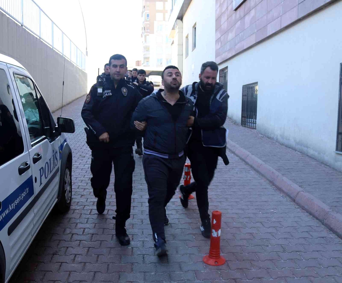 Uyuşturucu şüphelisi: "Kimseyi dövemiyoruz artık. Bizi hemen narkotiğe şikayet ediyorlar"