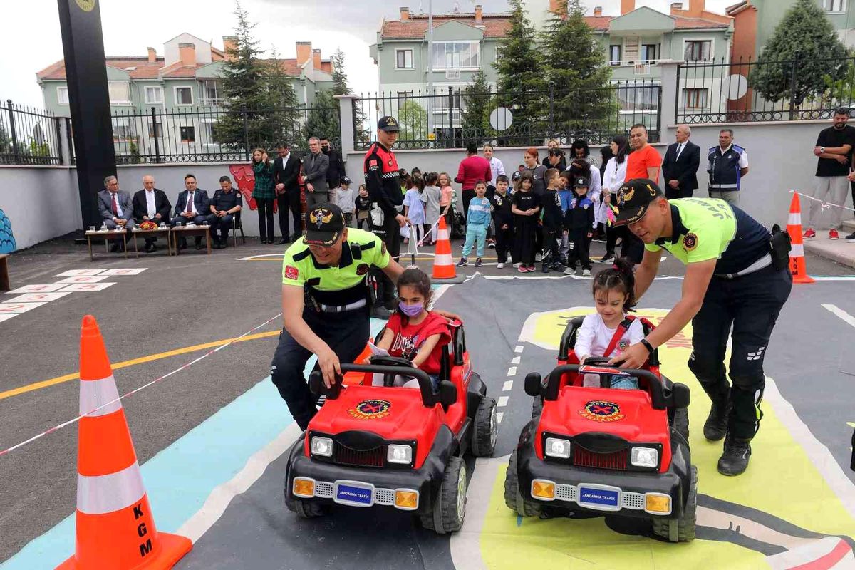 Yenimahalleli Miniklere Trafik Eğitimi