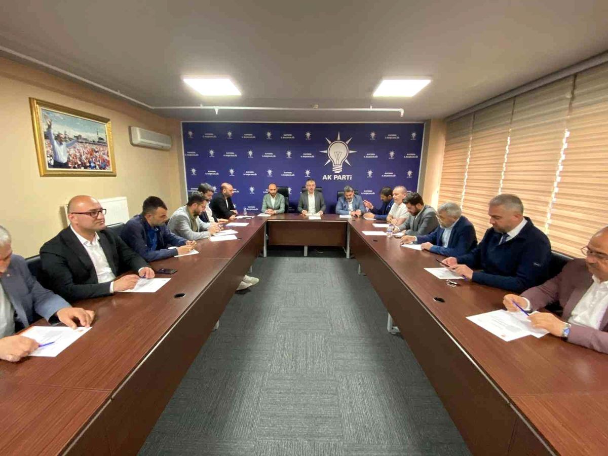 AK Parti\'de ilçe başkanları toplantısı
