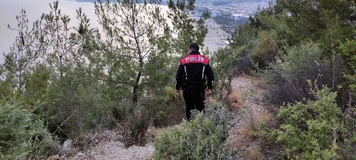 Annesini görüntülü arayarak intihar edeceğini söyleyen genç polisi alarma geçirdi