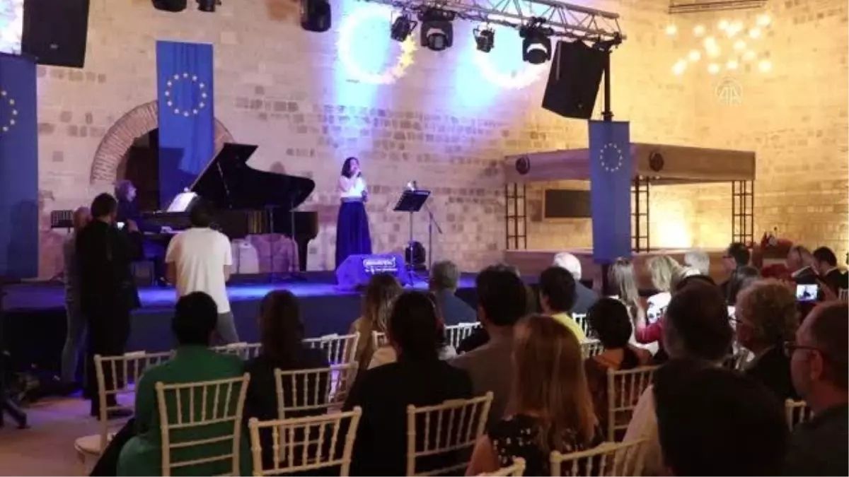 Avrupa Günü konserinde şarkılar Türkçe ve Yunanca seslendirildi