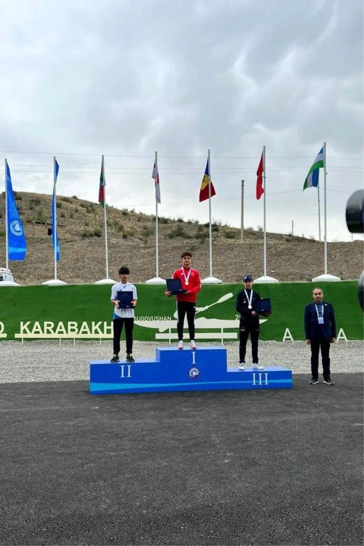Azerbaycan\'daki yarışlara Sakaryalı kano sporcuları damga vurdu