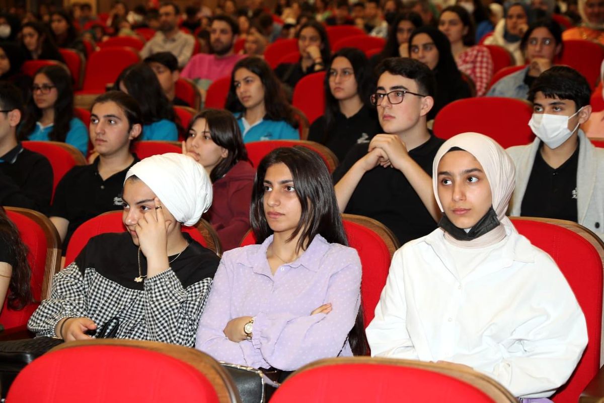 Bağcılar Belediyesince düzenlenen Yaşayan Fikirler Atölyesi\'nin finali yapıldı