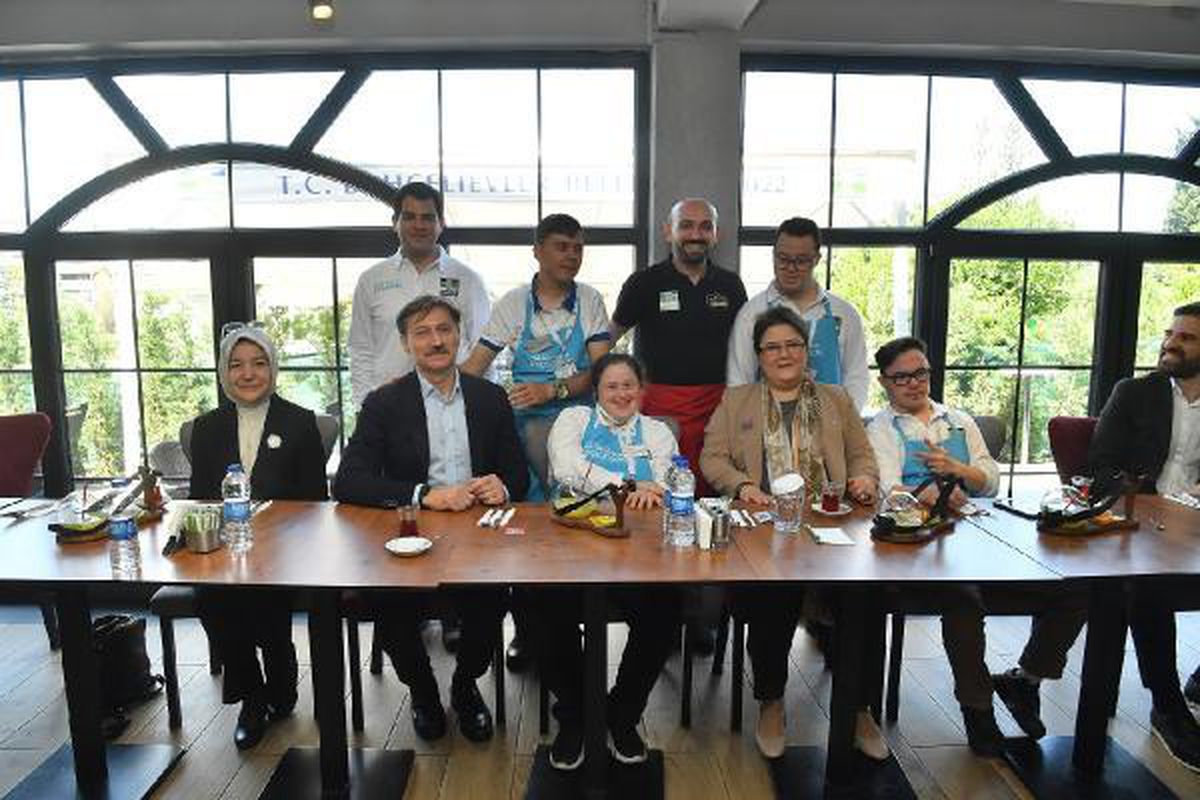 Bakan Yanık'tan down sendromlu gençlere ziyaret