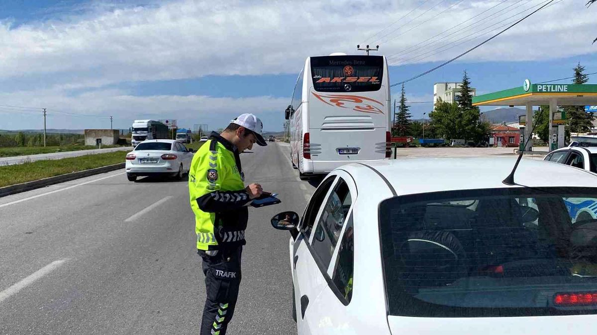 Bolvadin\'de asayiş ve trafik denetimleri 73 günden bu yana sürüyor