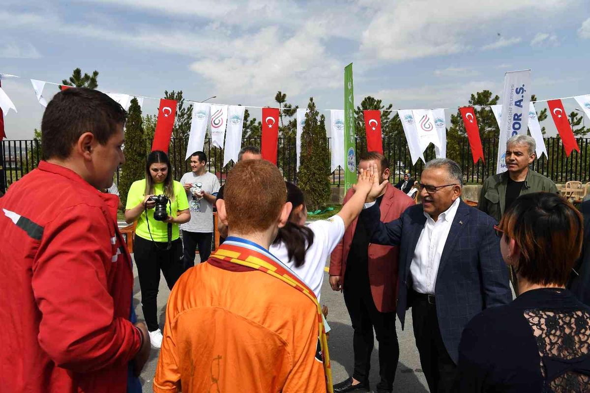 Başkan Büyükkılıç, "Engelsiz Bahar Şenliği"ne katıldı