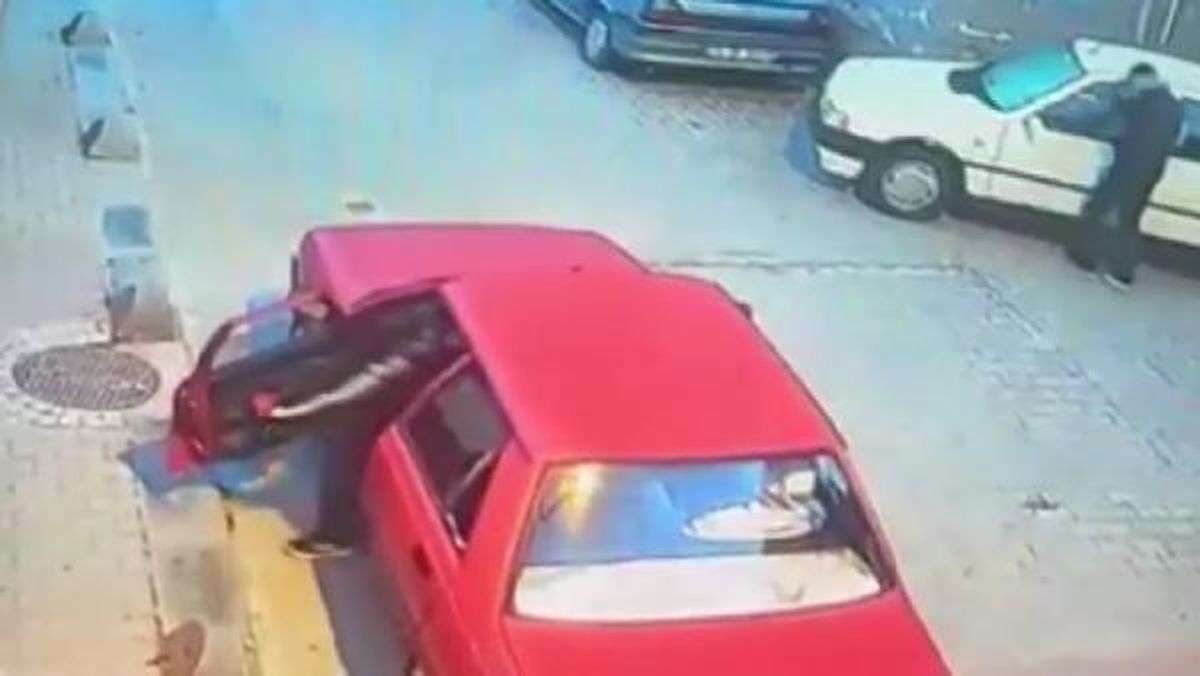 ÇALDIKLARI OTOMOBİLE BİNİP BAŞKA OTOMOBİL ÇALDILAR