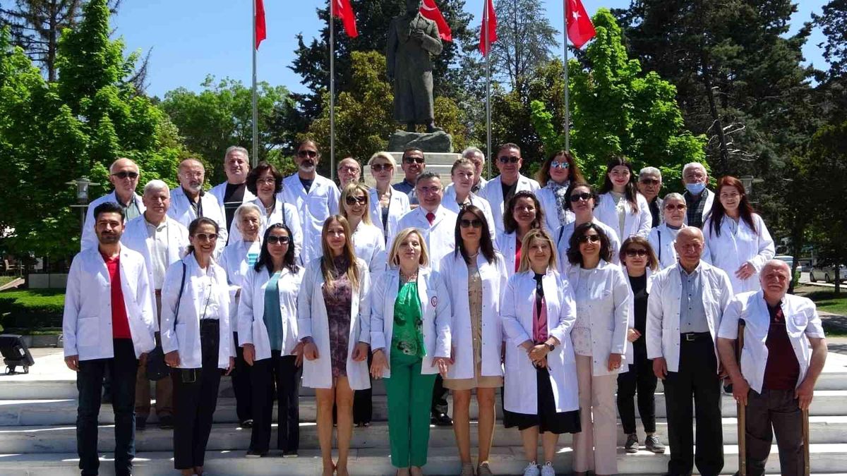 Çorumlu eczacılar Ata\'nın huzuruna çıktı