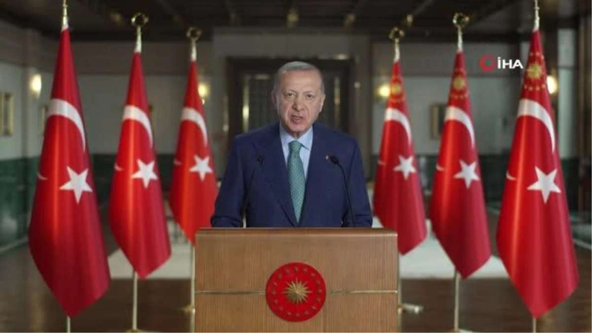 Cumhurbaşkanı Erdoğan: "Hiçbir otokontrolün olmadığı sosyal medya mecraları tüm toplumlar için ciddi riskler oluşturmaktadır"