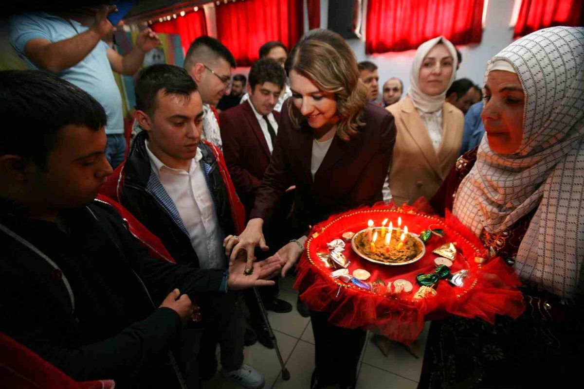 Engelli askerlerin gurur kınaları Esra Masatlı\'dan