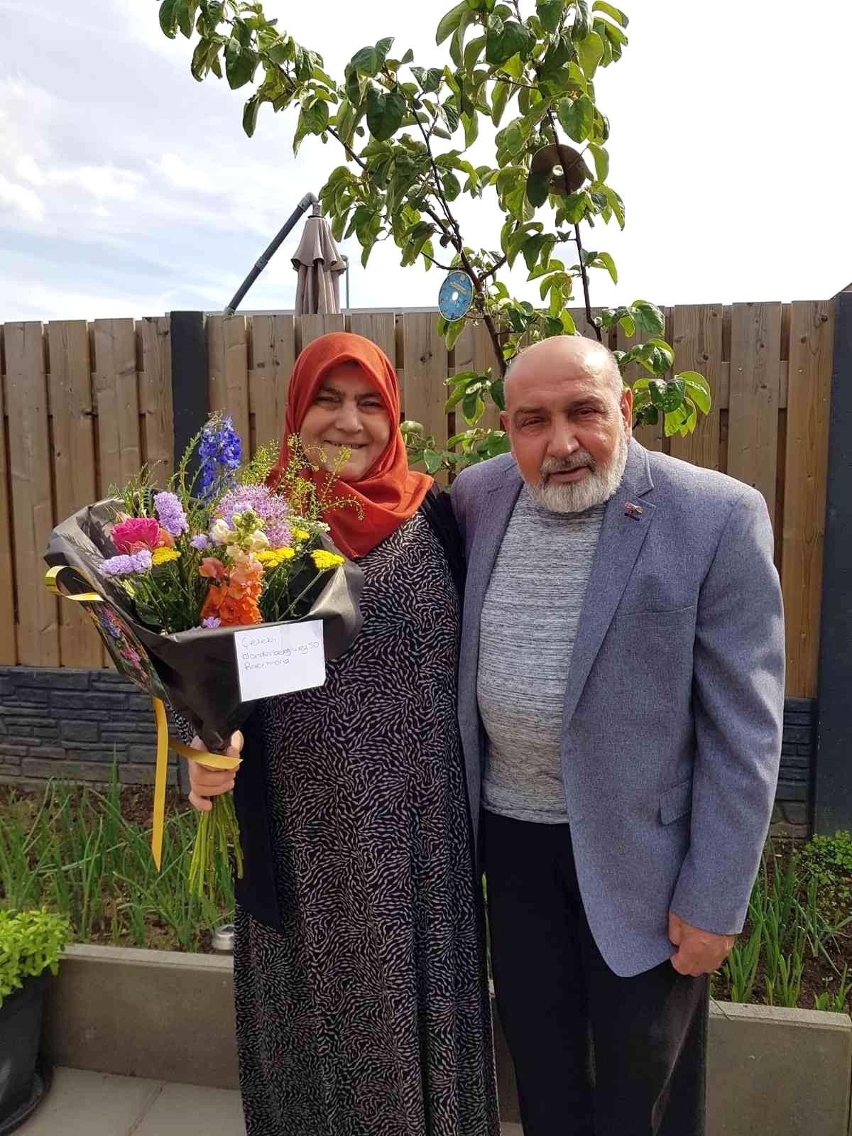 Gurbetçi çiftin evlilik yıl dönümlerini Roermond Belediyesi unutmadı